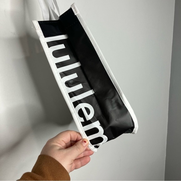 Lululemon reusable bag small black & white - Picture 2 of 6